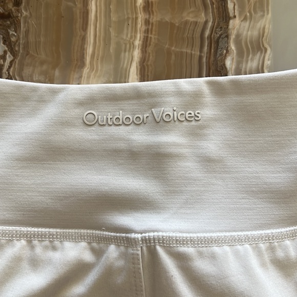 Outdoor Voices Hudson Shorts 2.5” size Small in White - Picture 4 of 5